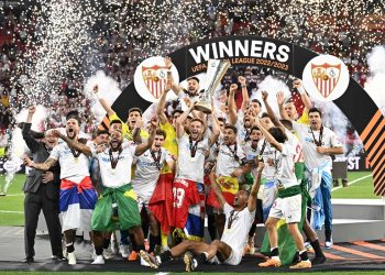 Ni Mourinho ni Dybala acaban con el idilio del Sevilla en la Europa League