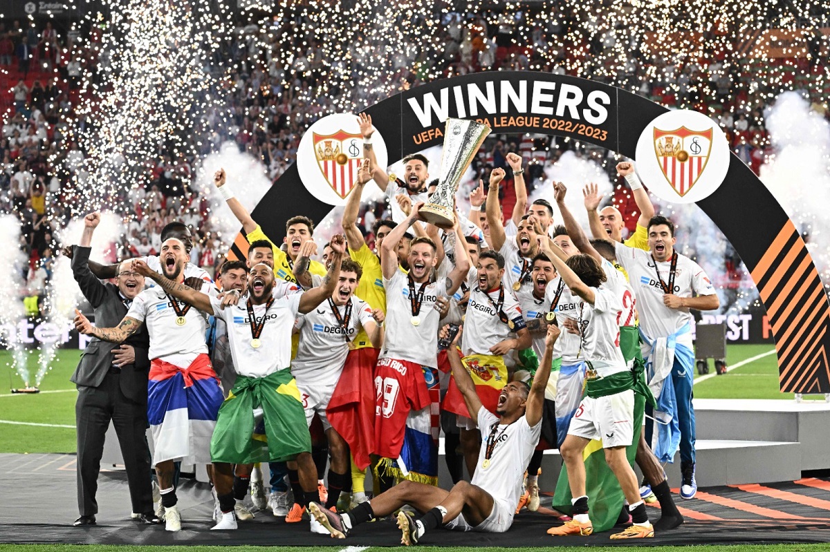 Ni Mourinho ni Dybala acaban con el idilio del Sevilla en la Europa League