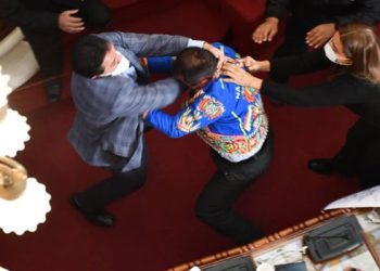 Bazán sobre pelea en el Legislativo: ‘¡Qué se creen, por tener poncho y polleras nos van a agredir!’