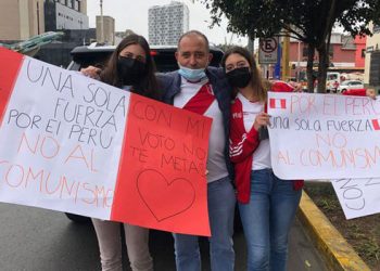 Partidarios de Fujimori y Castillo se manifiestan en las calles en Lima