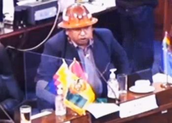 Senador Padilla dice que no debatirá con Barrientos por ‘ser mujer’, senadora activa denuncia