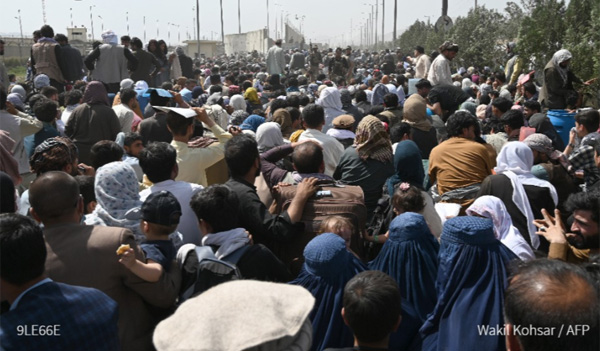 Afganos se apresuran a huir de los talibanes a días del fin de las evacuaciones