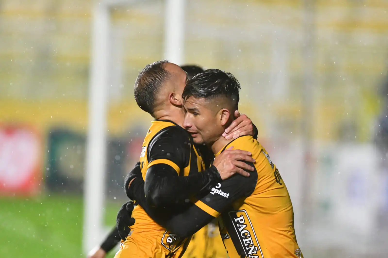 Bajo lluvia tenaz, el Tigre gana 3-1 a ‘Inde’ y sigue en pelea