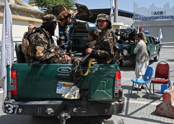 Los talibanes siguen sin nombrar gobierno en Afganistán, donde persisten combates en Panshir