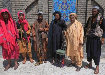 Talibanes capturan Jalalabad y Mazar-i-Sharif, quedan cerca de toma total de Afganistán