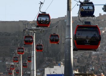 Mi Teleférico suspende el servicio de la Línea Roja por un problema técnico