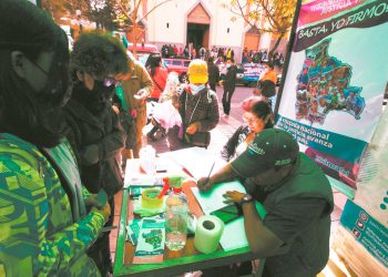 Mesa en que se recolecta las firmas, El Prado de La Paz.