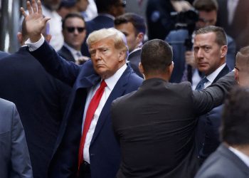El expresidente Donald Trump, al ingresar a la Corte de Manhattan.