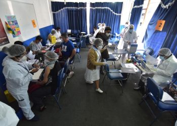 Salud aguarda ampliar la cobertura a mayores de 40 para vacunar a otro grupo etario