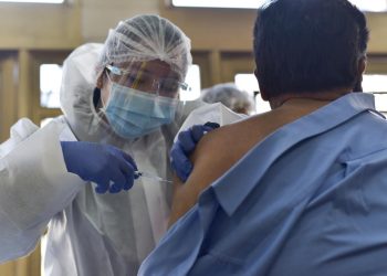 El país supera el millón de primeras dosis aplicadas