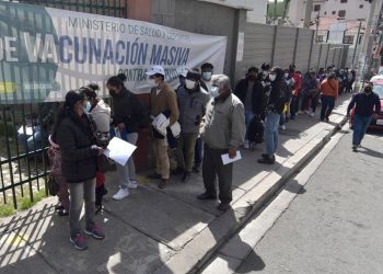 La cobertura de vacunación en primera dosis llega al 64% en el país