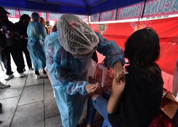 ¿Vacunas contra el COVID-19 y la influenza al mismo tiempo? Salud afirma que no hay problema en combinarlas