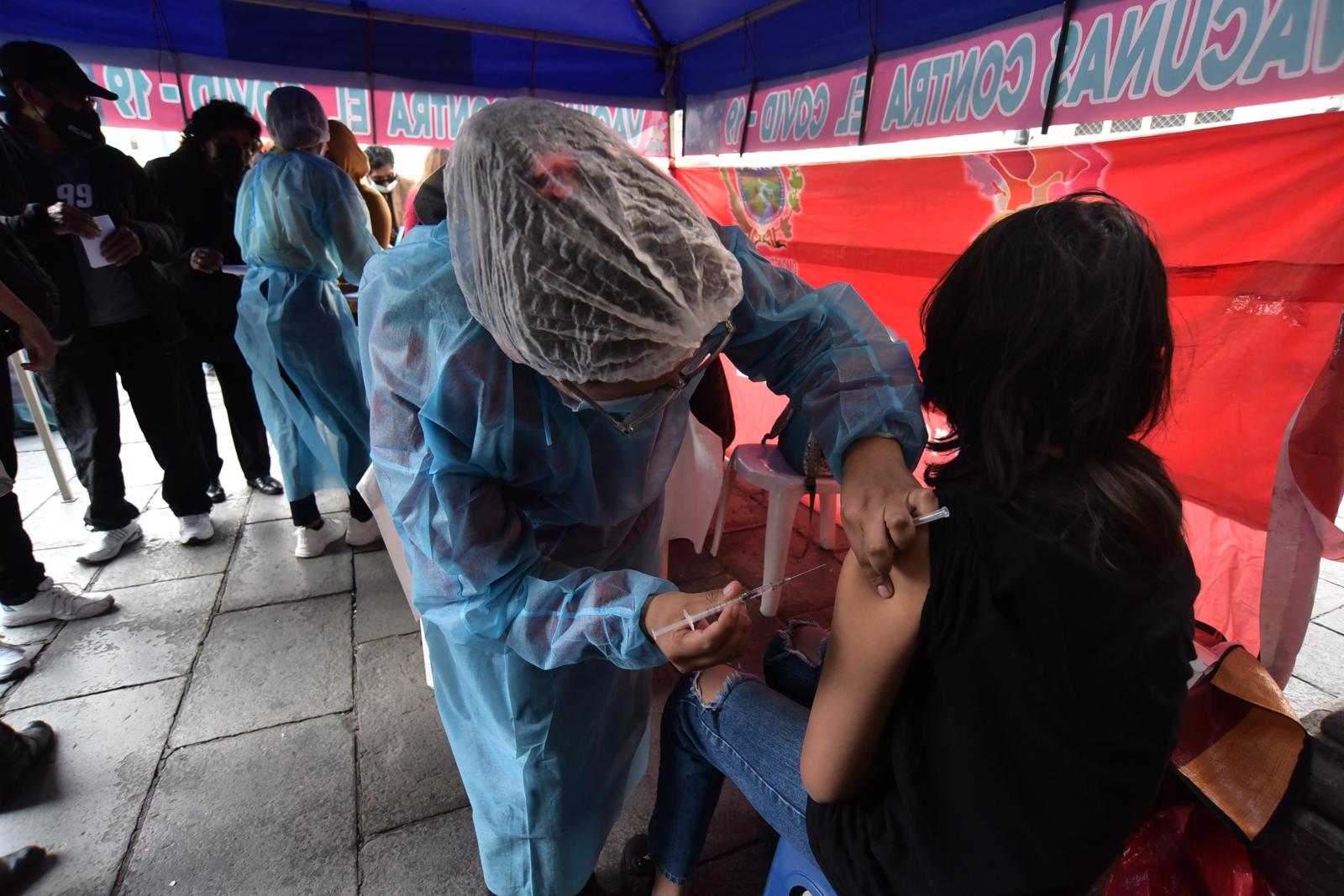 ¿Vacunas contra el COVID-19 y la influenza al mismo tiempo? Salud afirma que no hay problema en combinarlas