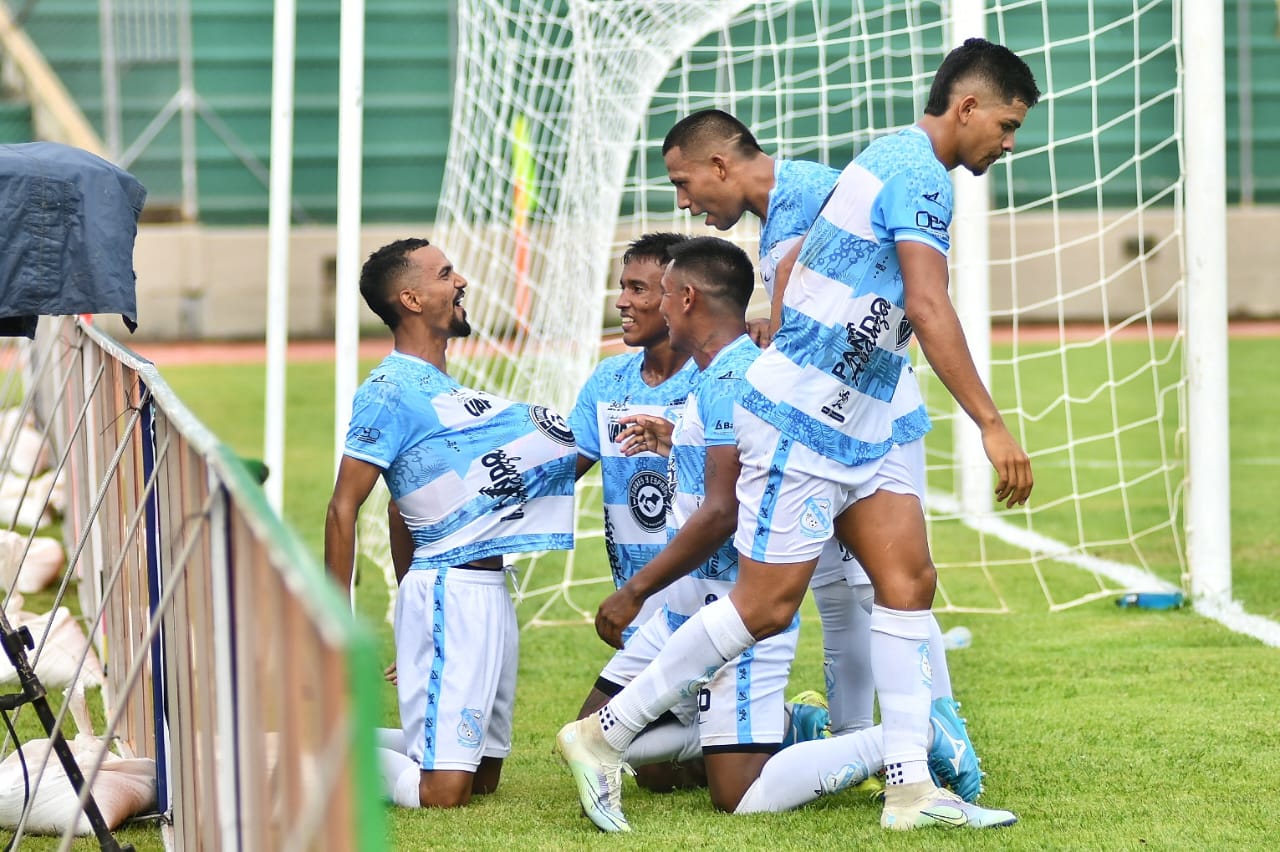 Vaca Díez vence a Palmaflor (3-1) en el estadio Roberto Jordán
