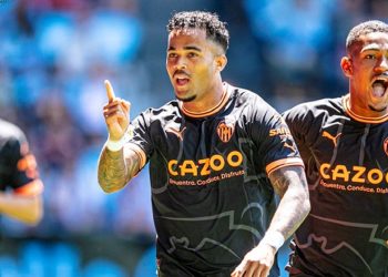 El Valencia toma aire tras ganar 2-1 al Celta