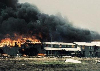 La masacre de Waco, contada 30 años después por el abogado que medió en la escena