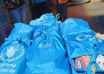 Salud entrega alimentos para estudiantes de la UPEA que dieron positivo a COVID-19
