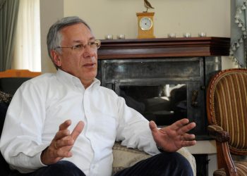 Rodríguez Veltzé pide que la reforma de la Justicia no se postergue indefinidamente