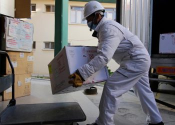 Aún hay vacunas en el país, pero calculan que en dos regiones se agotarán en un par de días