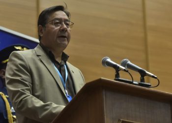Arce pide ‘paciencia’ porque no se crearán suficientes ítems de salud y educación