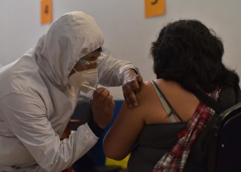 El Gobierno pide a Sedes mejorar la coordinación y no retrasar la entrega de vacunas