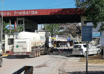 Llega a Bolivia segundo lote de 22,5 toneladas de oxígeno procedente de Brasil