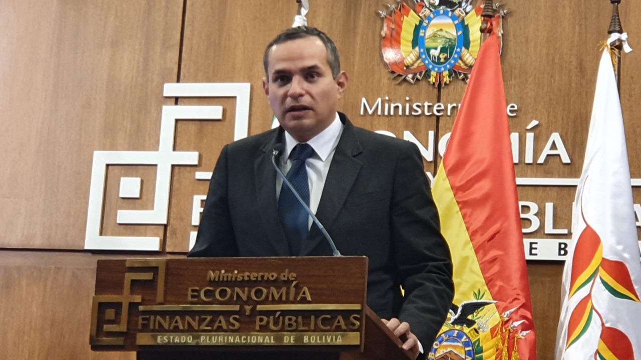Exviceministro del Tesoro es arraigado y declara este lunes en la Fiscalía por el préstamo del FMI