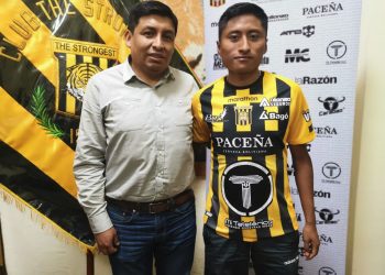 Luis Huanca firma su contrato profesional con The Strongest