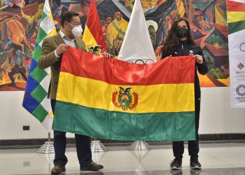 Presidente Arce da bandera a atletas olímpicos