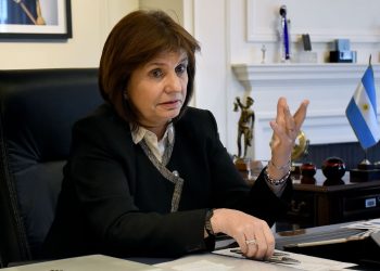 Exministra argentina dice que ‘nunca’ pasó por sus manos pedido alguno de material para la FAB
