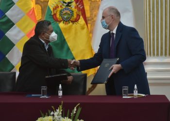 Bolivia y Francia firman acuerdo para la adopción internacional de niños