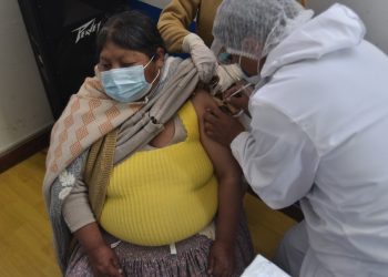 Quispe: 38.340 personas fueron vacunadas el domingo contra el COVID-19 en el área rural