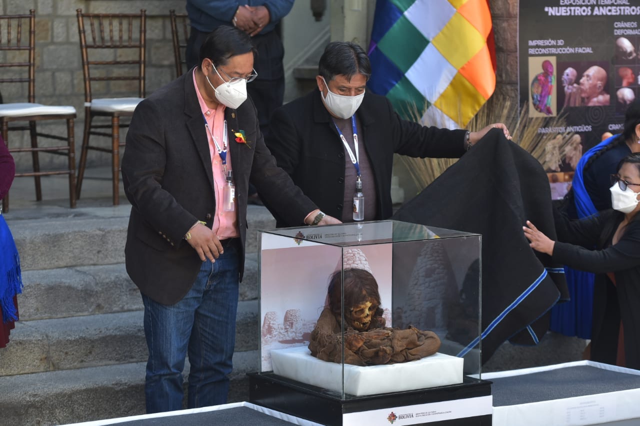 Autoridades nacionales celebran el retorno de una niña momia inca a sus raíces bolivianas