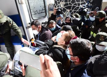 Áñez es llevada otra vez al Hospital del Tórax; su hija denuncia traslado ‘arbitrario’