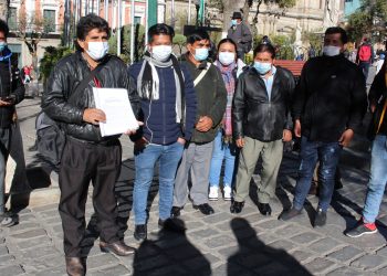 Dueños de vehículos chutos presentan anteproyecto de ley para legalizar 200.000 coches