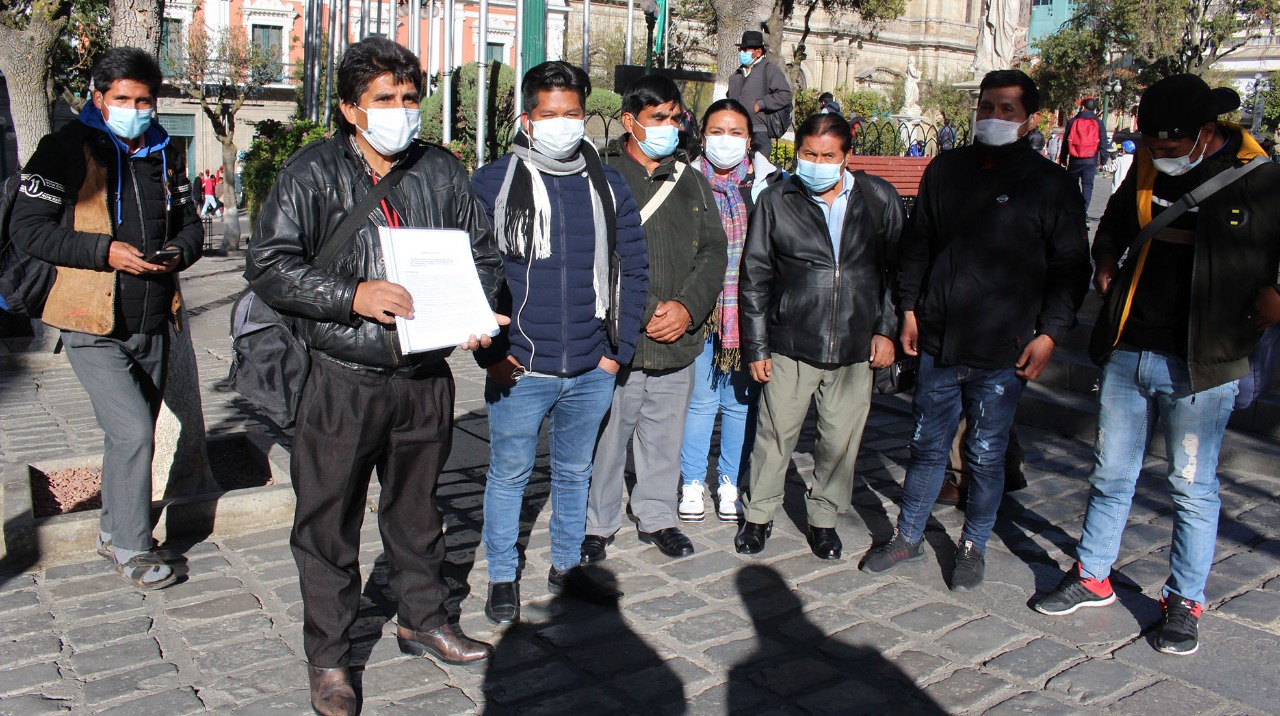 Dueños de vehículos chutos presentan anteproyecto de ley para legalizar 200.000 coches