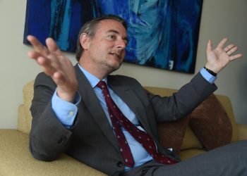Alistan en Italia una denuncia contra León de la Torre por injerencia en Bolivia