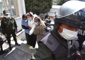 Jeanine Áñez es trasladada a un centro médico para un nuevo examen