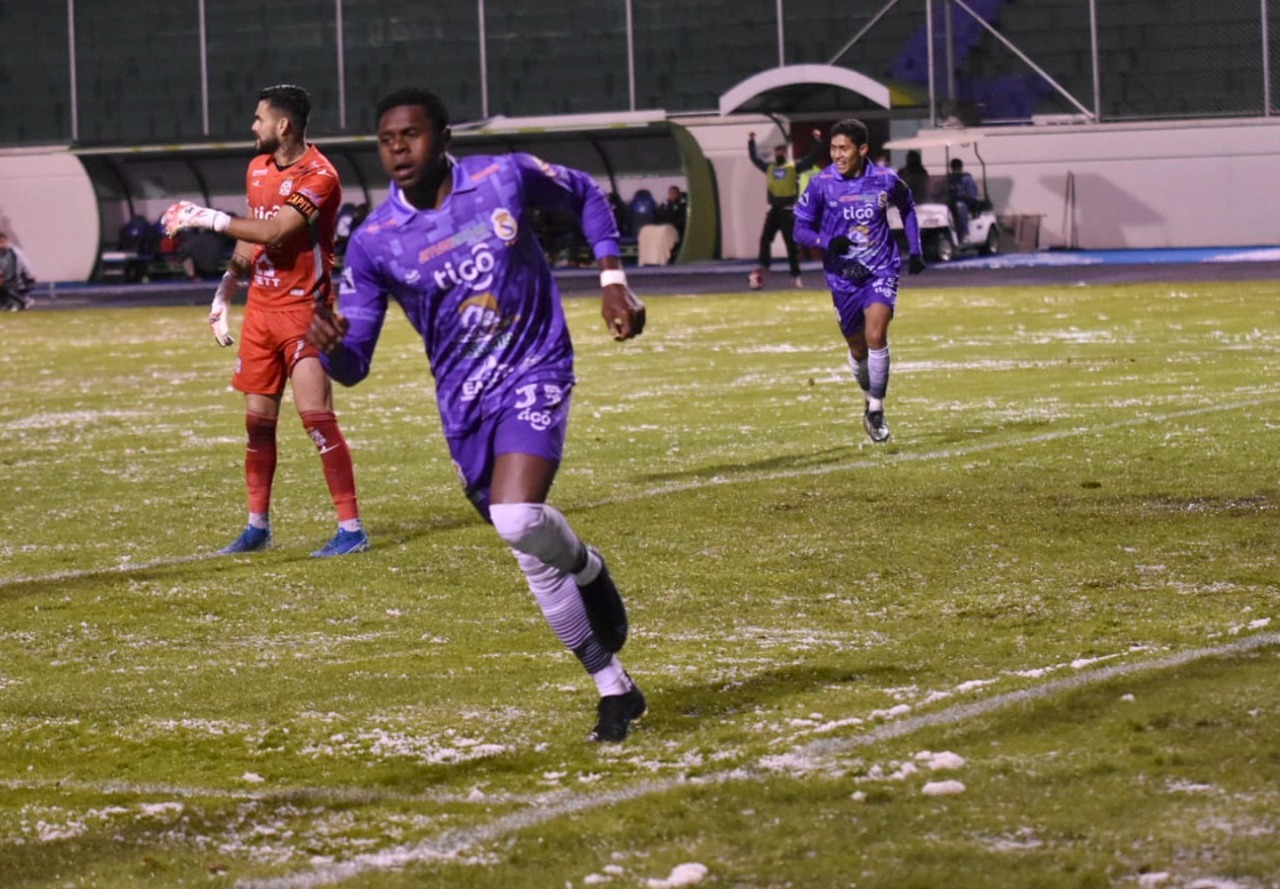 Real Potosí gana y San José, en la cuerda floja