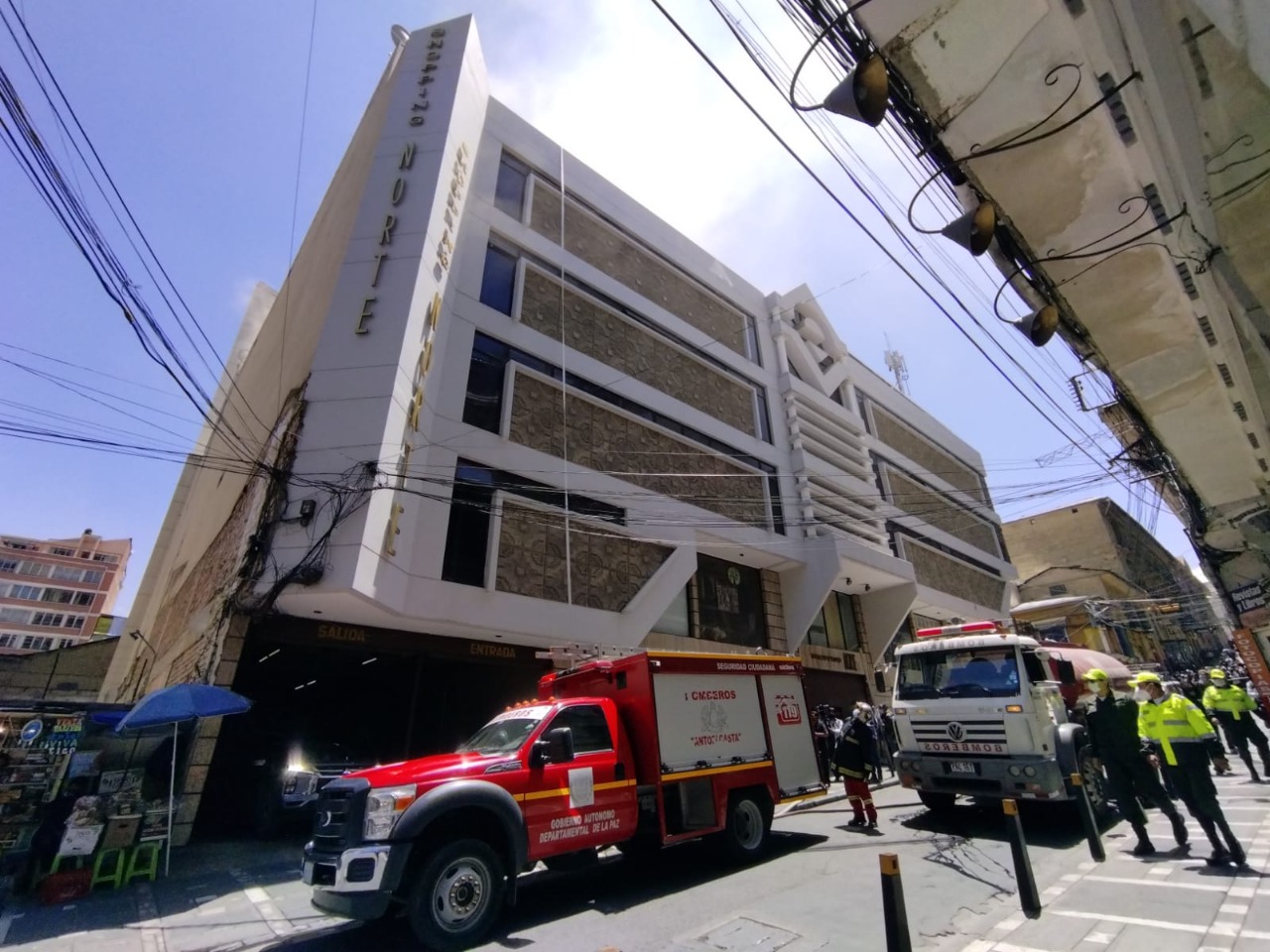 Un incendio genera alarma en un centro comercial de La Paz