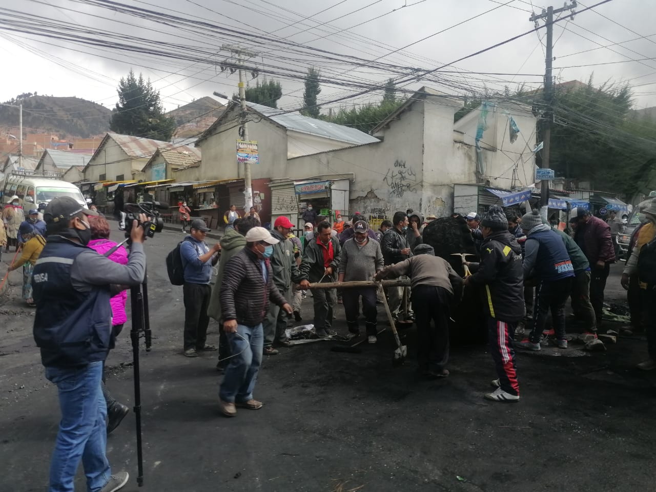 Los cocaleros limpian Villa Fátima tras jornadas de violencia por el control de Adepcoca