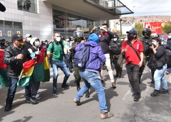 La Policía registró 151 bloqueos esporádicos y 10 aprehendidos en el paro cívico del lunes