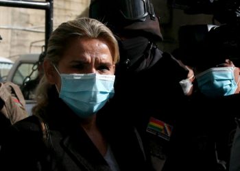 Áñez denuncia que le impiden la visita de Carvajal, pero dejan pasar a ‘desconocidos’