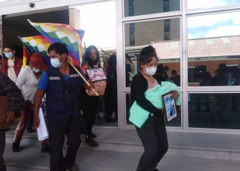 La marcha de las víctimas de 2019 deja en la Casa Grande su pliego dirigido a Arce