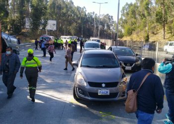 Una colisión múltiple en la Autopista La Paz-El Alto afecta a 11 vehículos