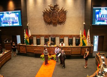 Repositorios y archivos de la FCBCB fueron condecorados por la Asamblea Legislativa
