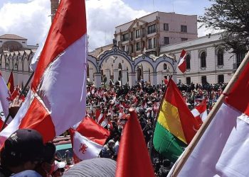 Cabildo declara ‘persona no grata’ al Presidente y exige la renuncia del Gobernador