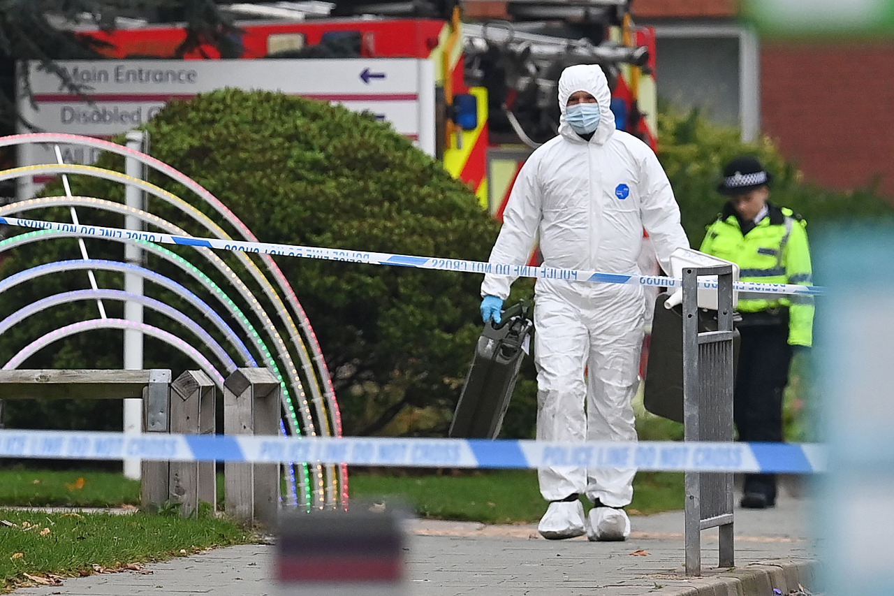 Reino Unido eleva a «grave» el riesgo de amenaza terrorista tras explosión de taxi en Liverpool