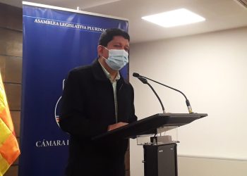 Senador Flores asegura que corresponde la destitución de la vocal Baptista y no su renuncia