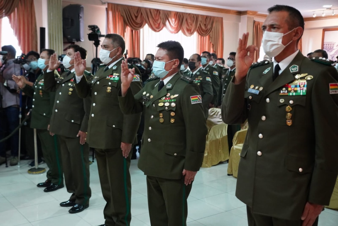 Aguilera posesiona al Estado Mayor y directores nacionales de la Policía